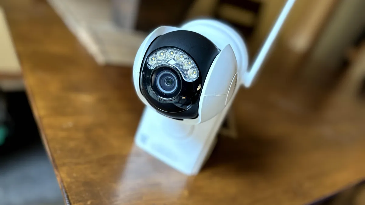 Weatherproof cable sealing with drip loop on an outdoor camera